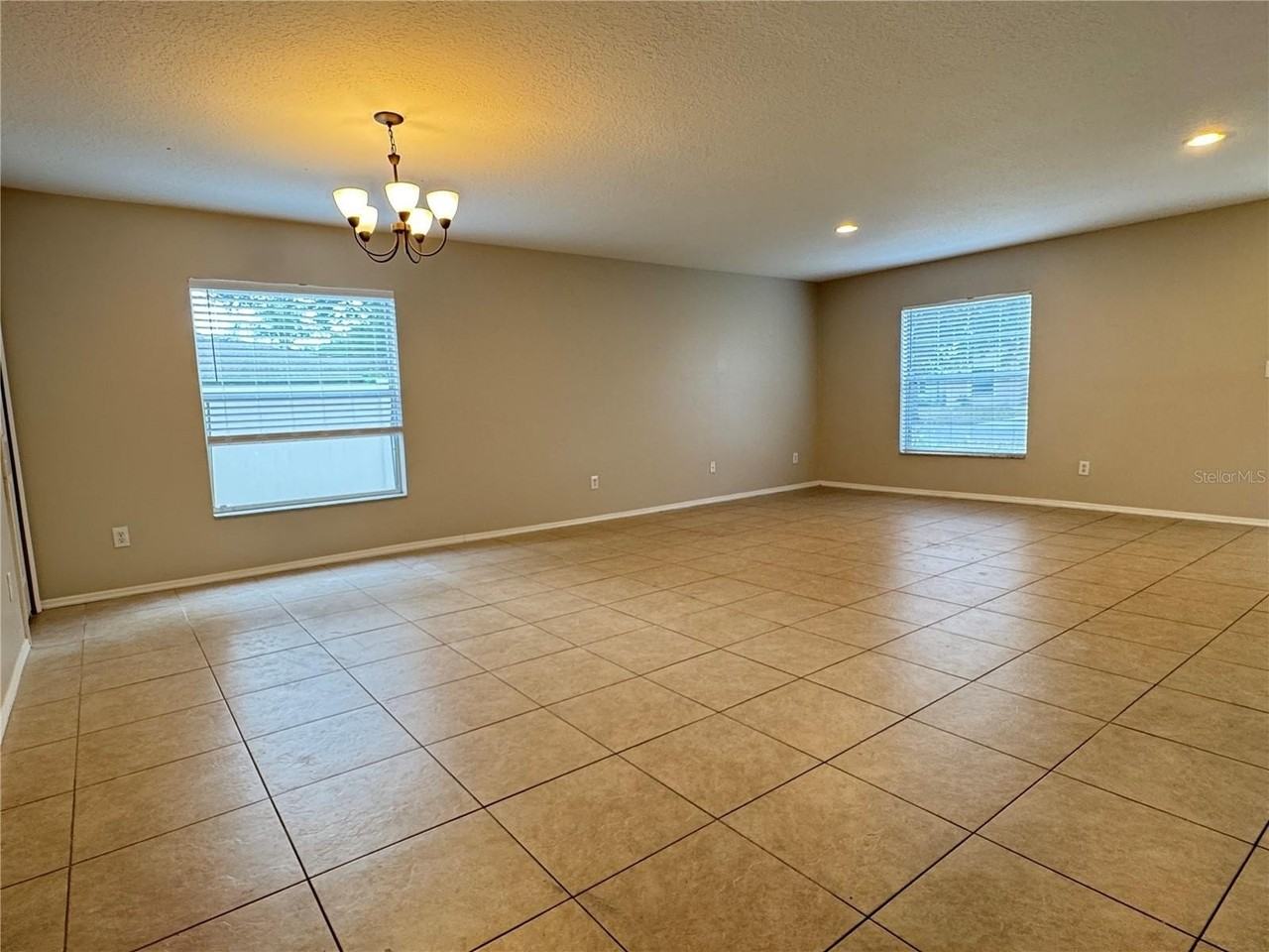 13807 Fareham Rd - Photo 6 of 29