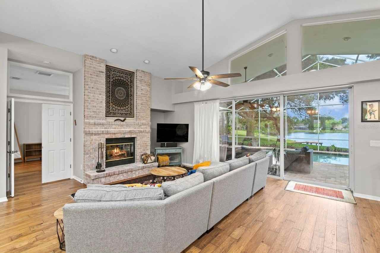 8412 Ridgebrook Cir - Photo 4 of 50