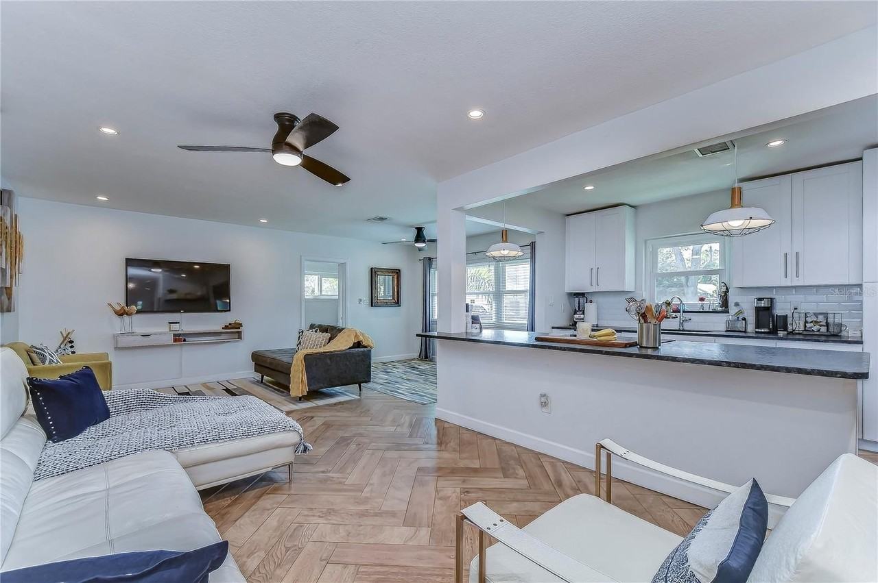 113 W Davis Blvd - Photo 2 of 16