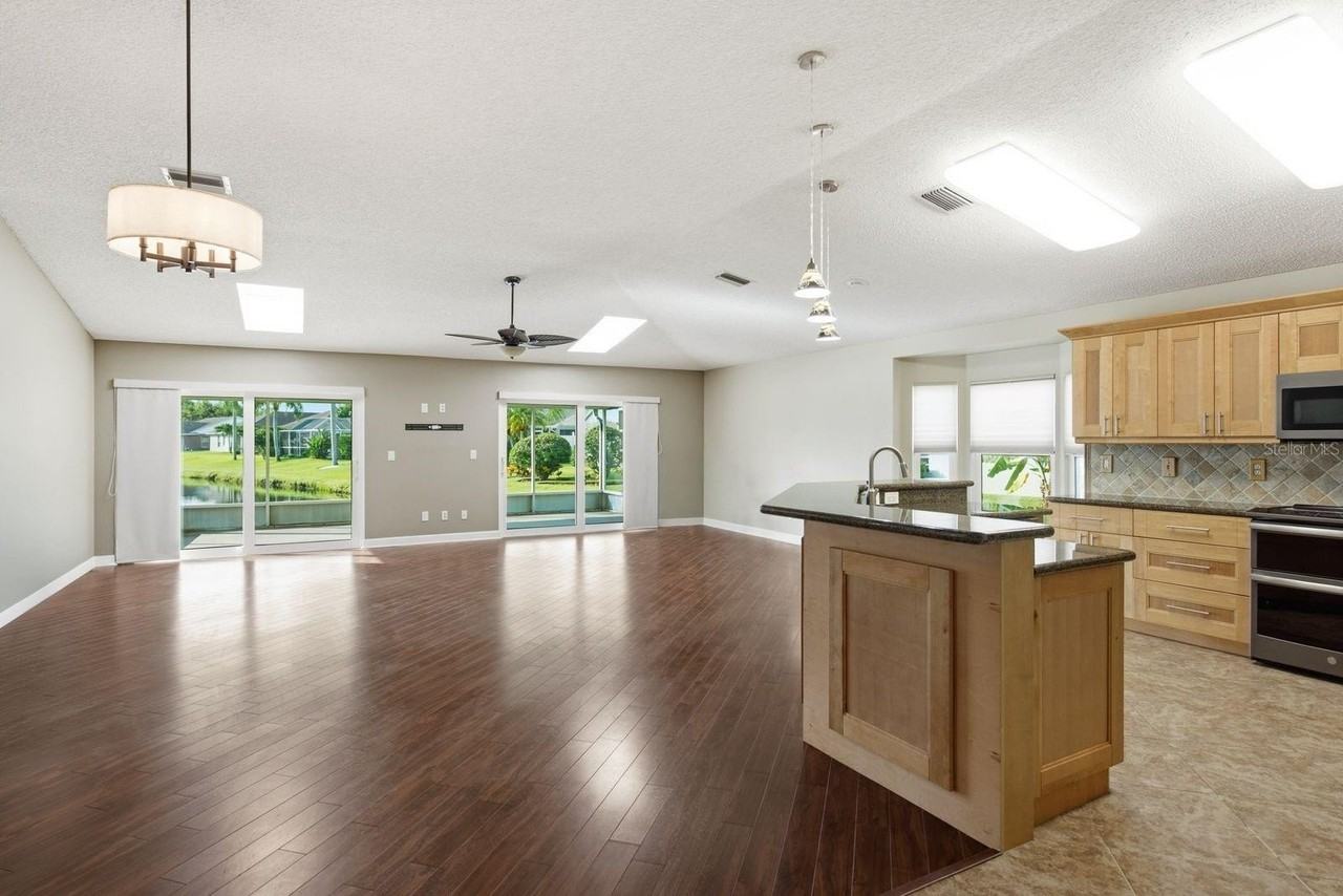 349 Fountainview Cir - Photo 5 of 35