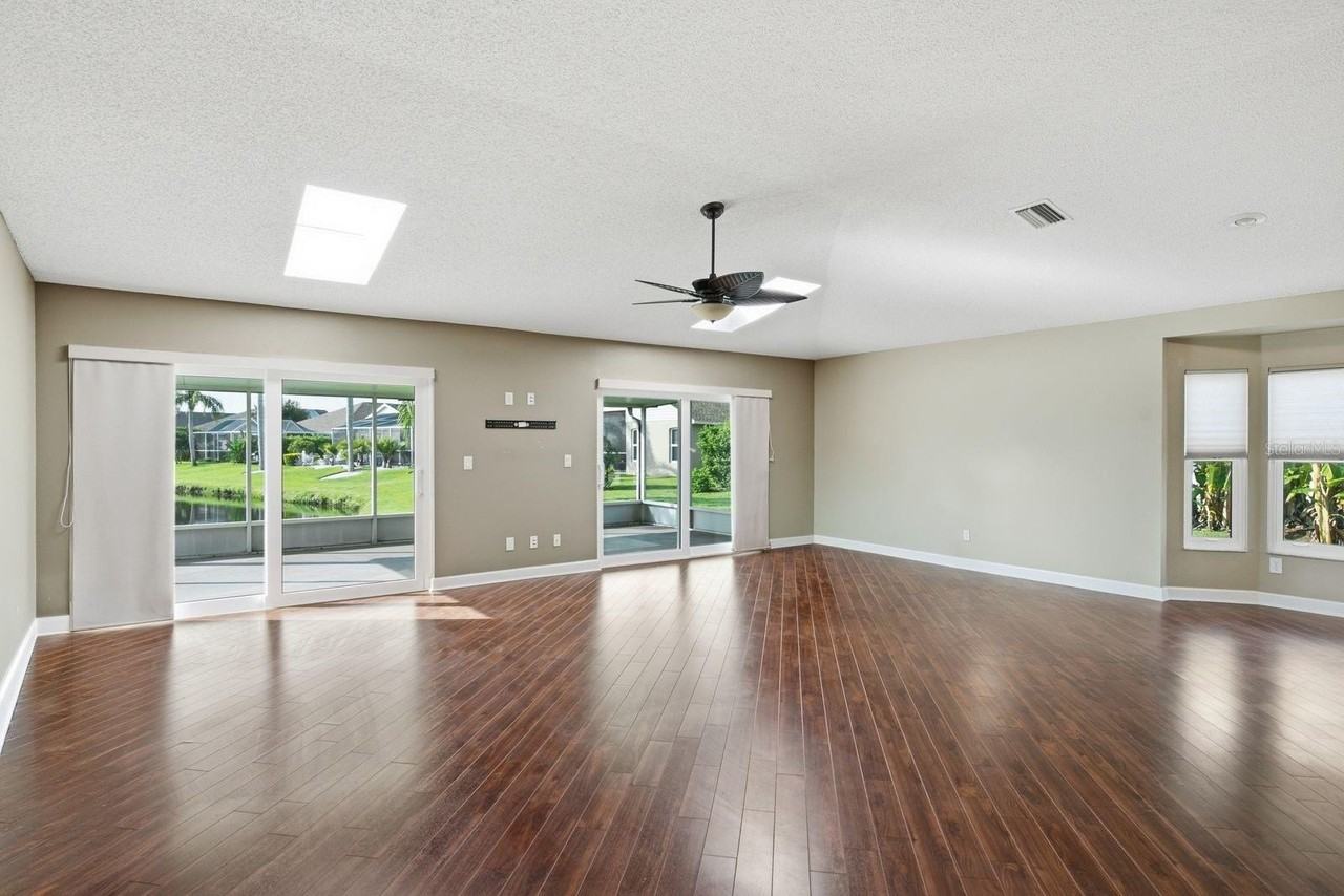 349 Fountainview Cir - Photo 6 of 35