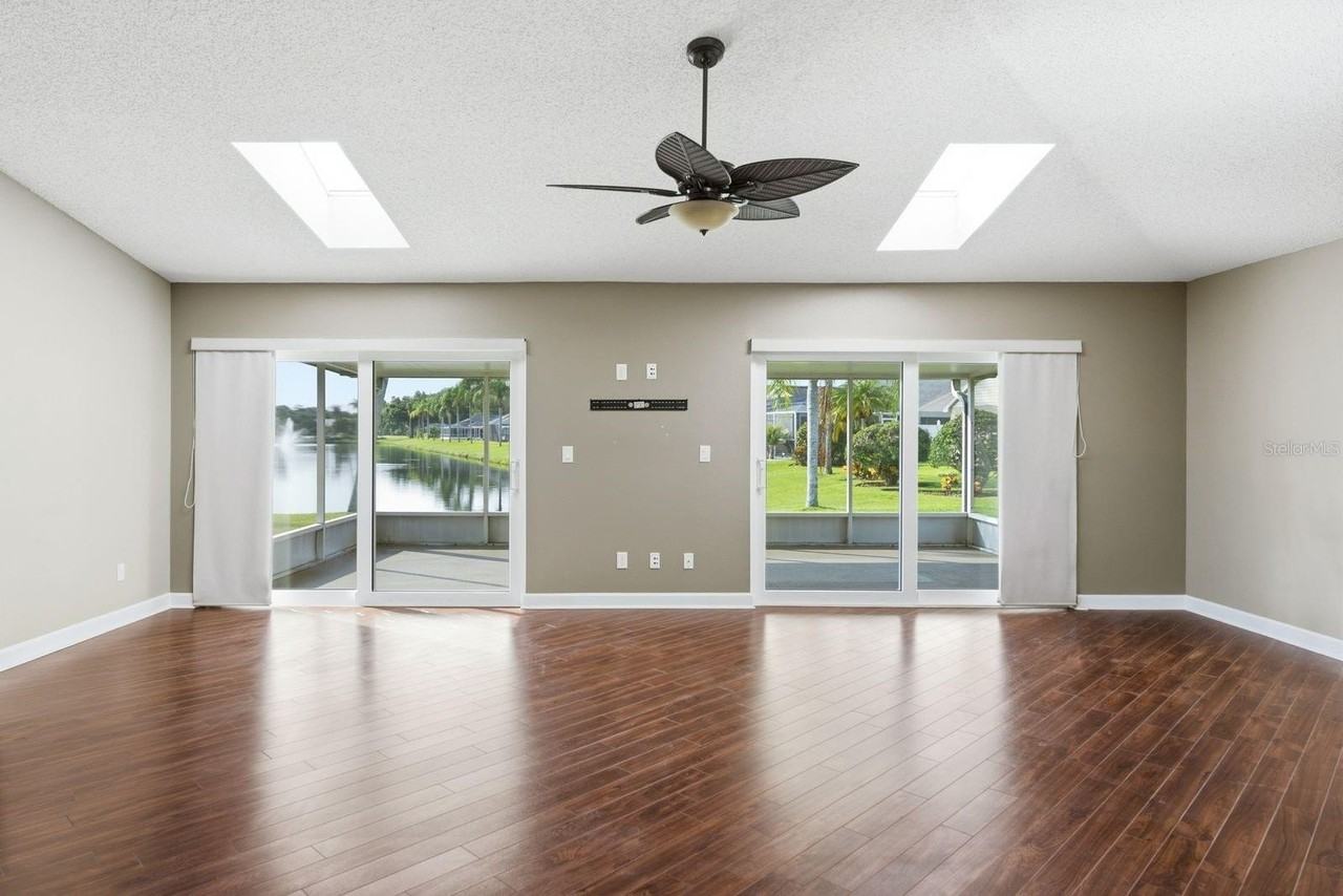 349 Fountainview Cir - Photo 7 of 35