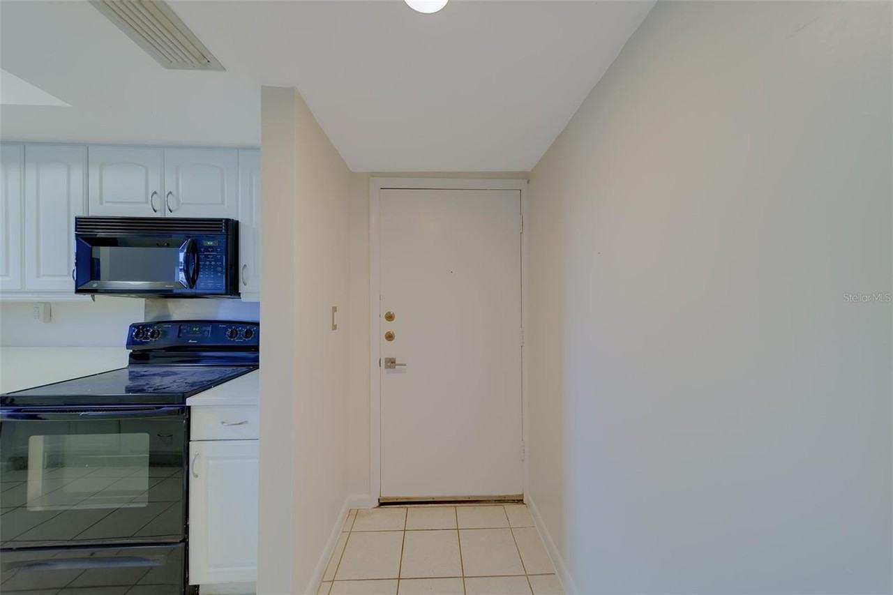 890 N Village Dr N #103 - Photo 6 of 46