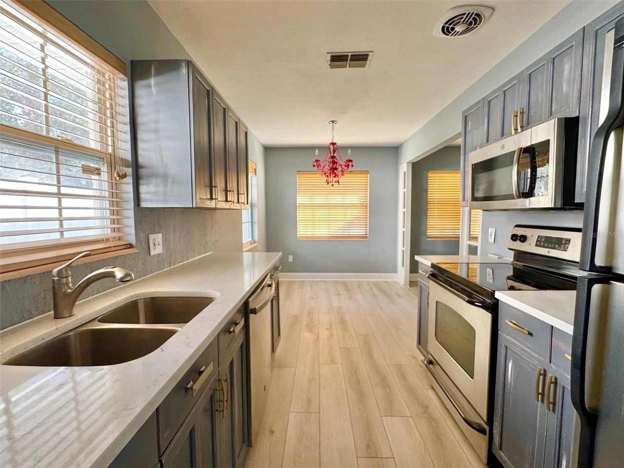 185 22nd Ave N - Photo 5 of 27