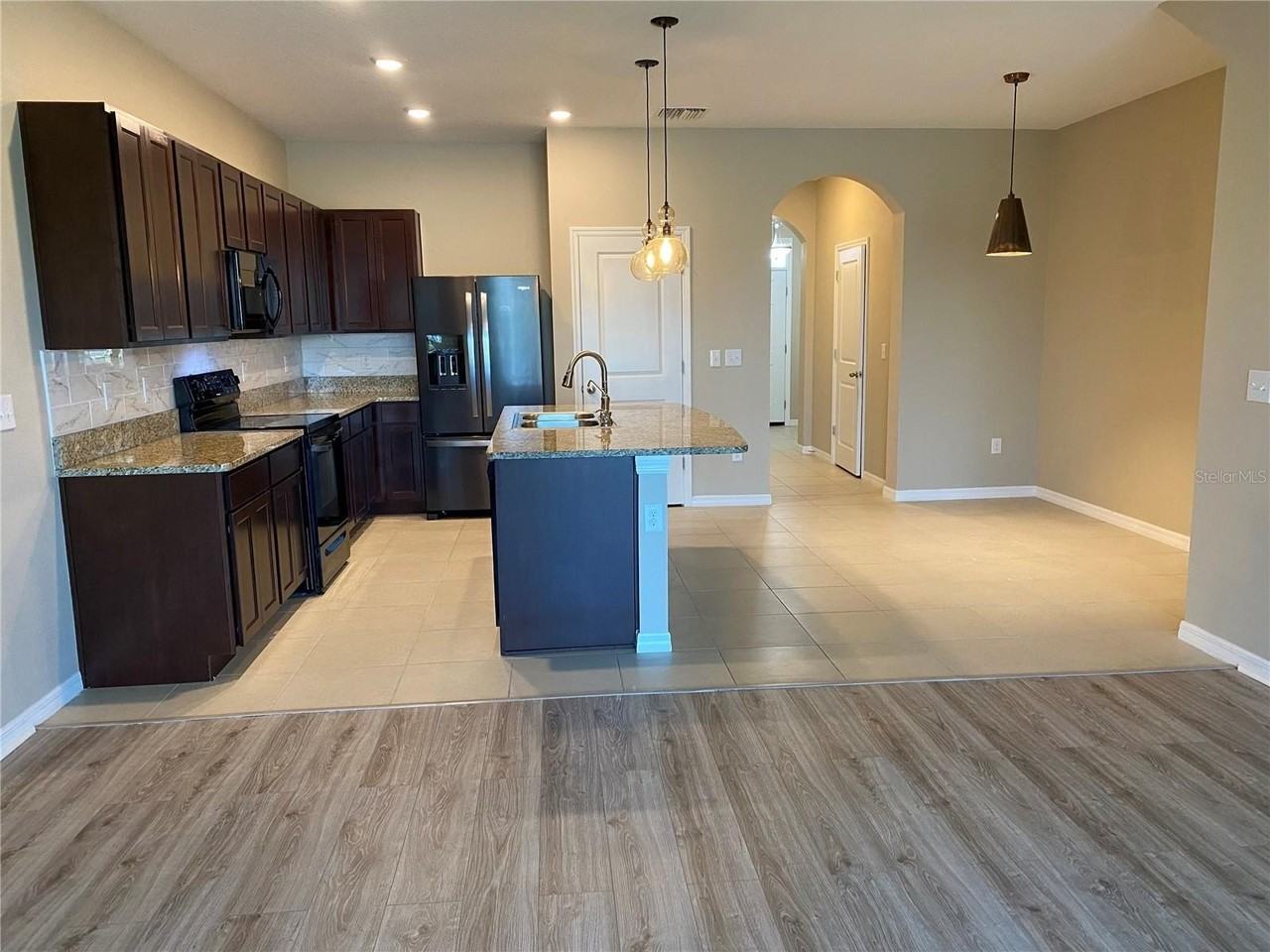 8642 Falling Blue Pl - Photo 4 of 26