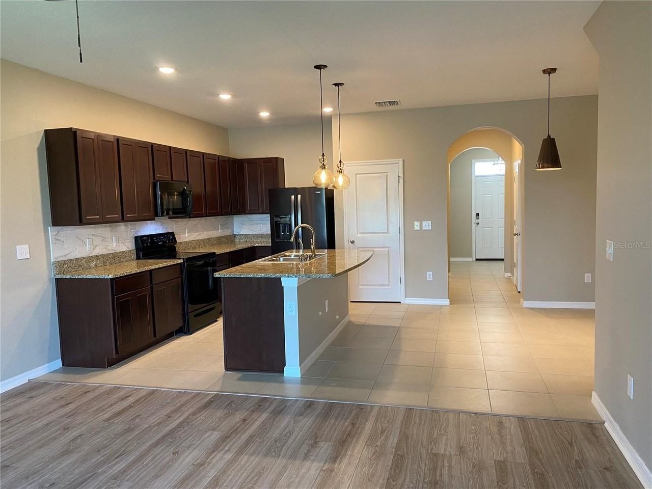 8642 Falling Blue Pl - Photo 5 of 26