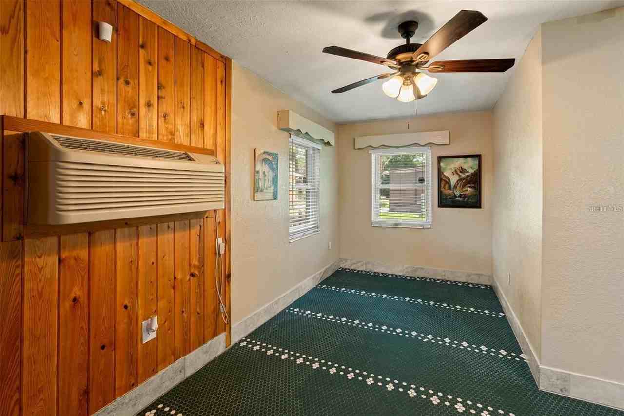 5709 Lake Le Clare Rd - Photo 6 of 17