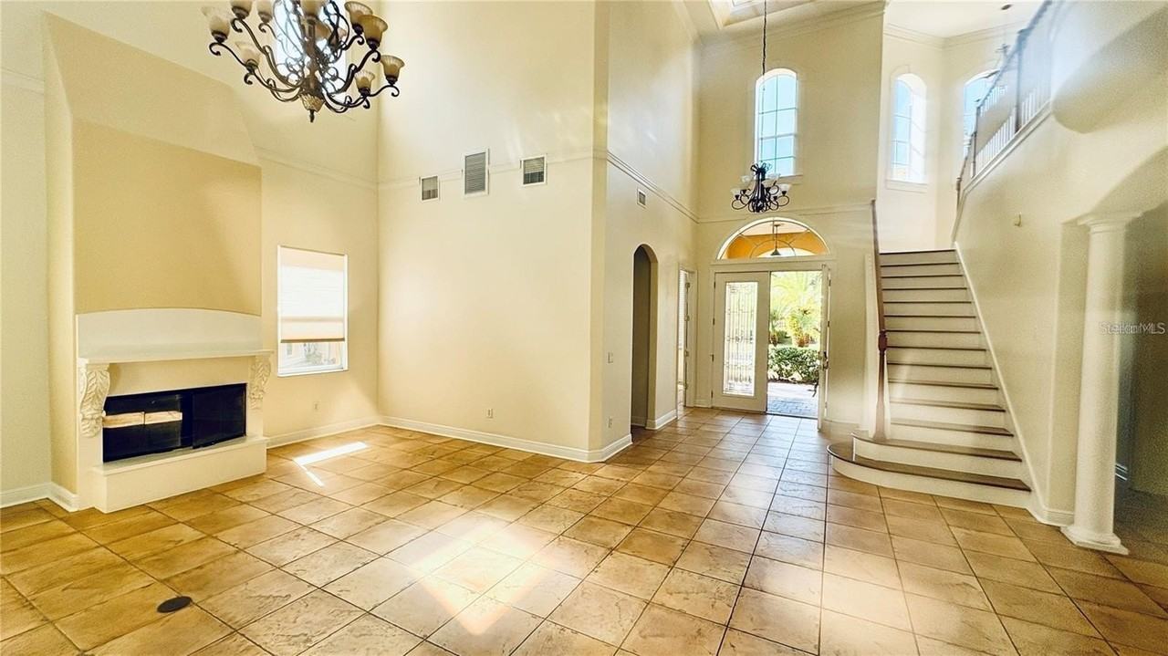 10547 Martinique Isle Dr - Photo 3 of 37