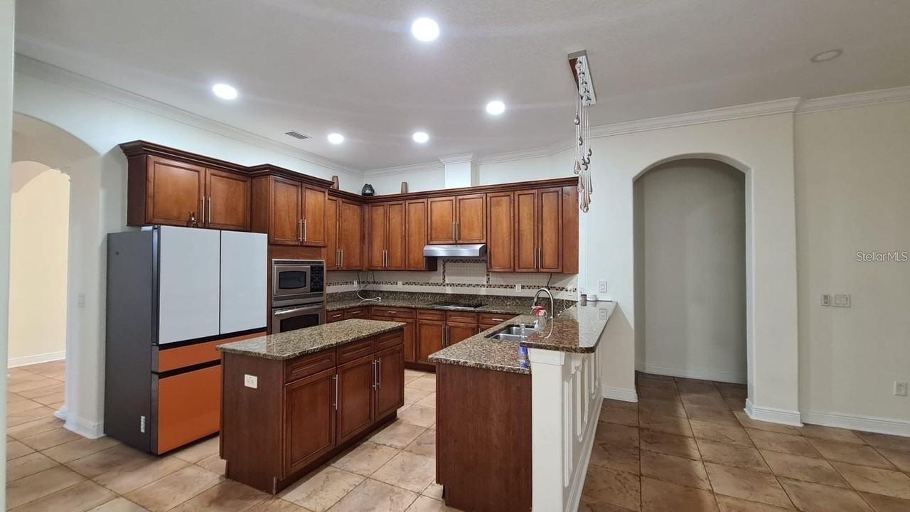 10547 Martinique Isle Dr - Photo 6 of 37