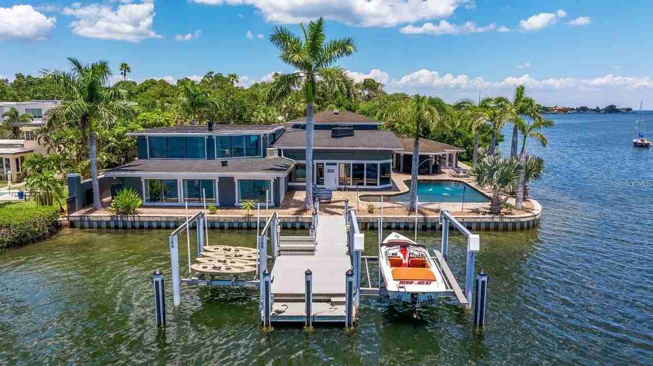 2785 Bayside Dr S - Photo 2 of 40