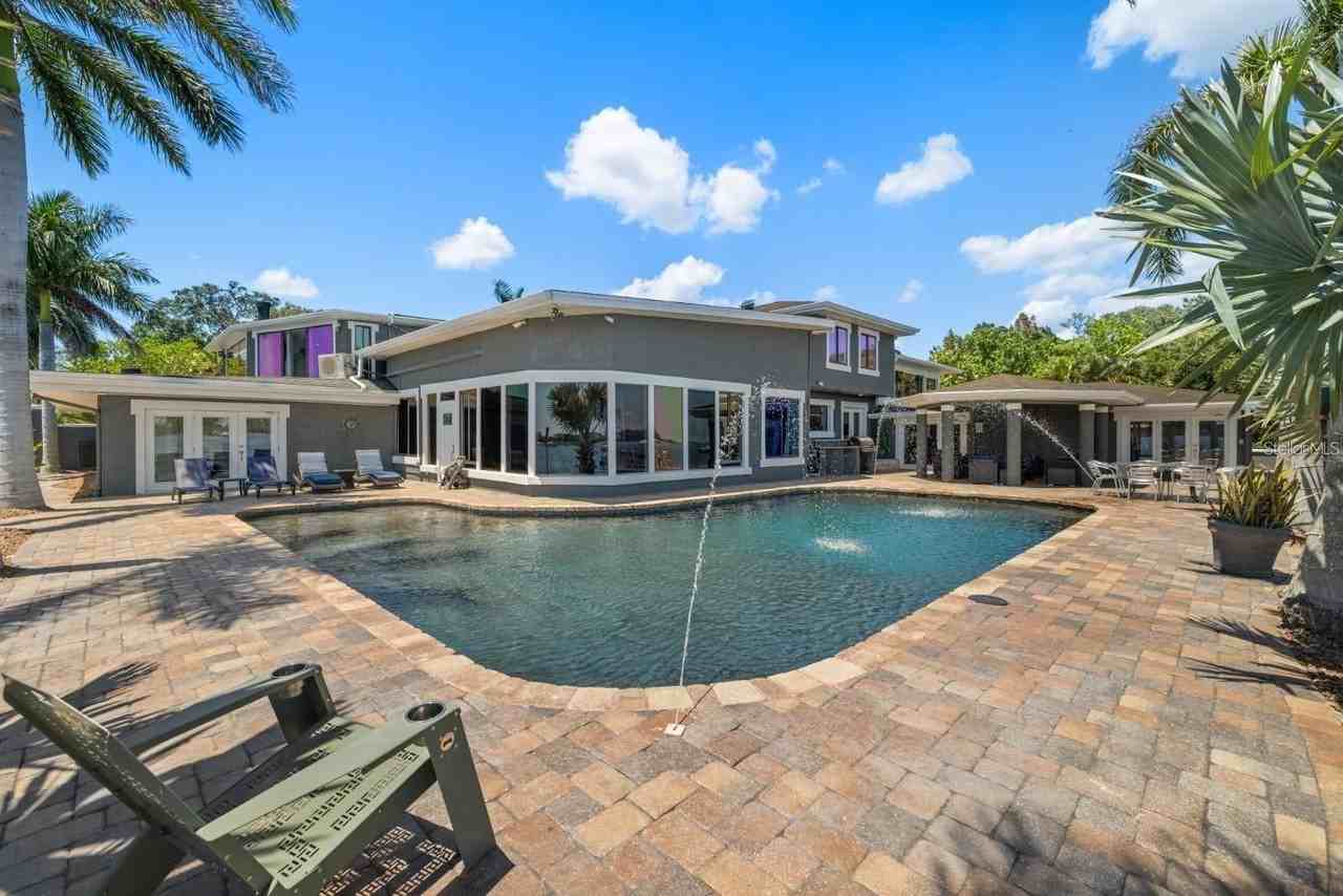 2785 Bayside Dr S - Photo 4 of 40