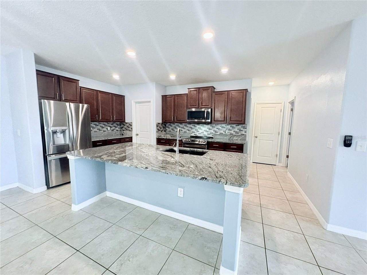 4935 Reflecting Pond Cir - Photo 5 of 41