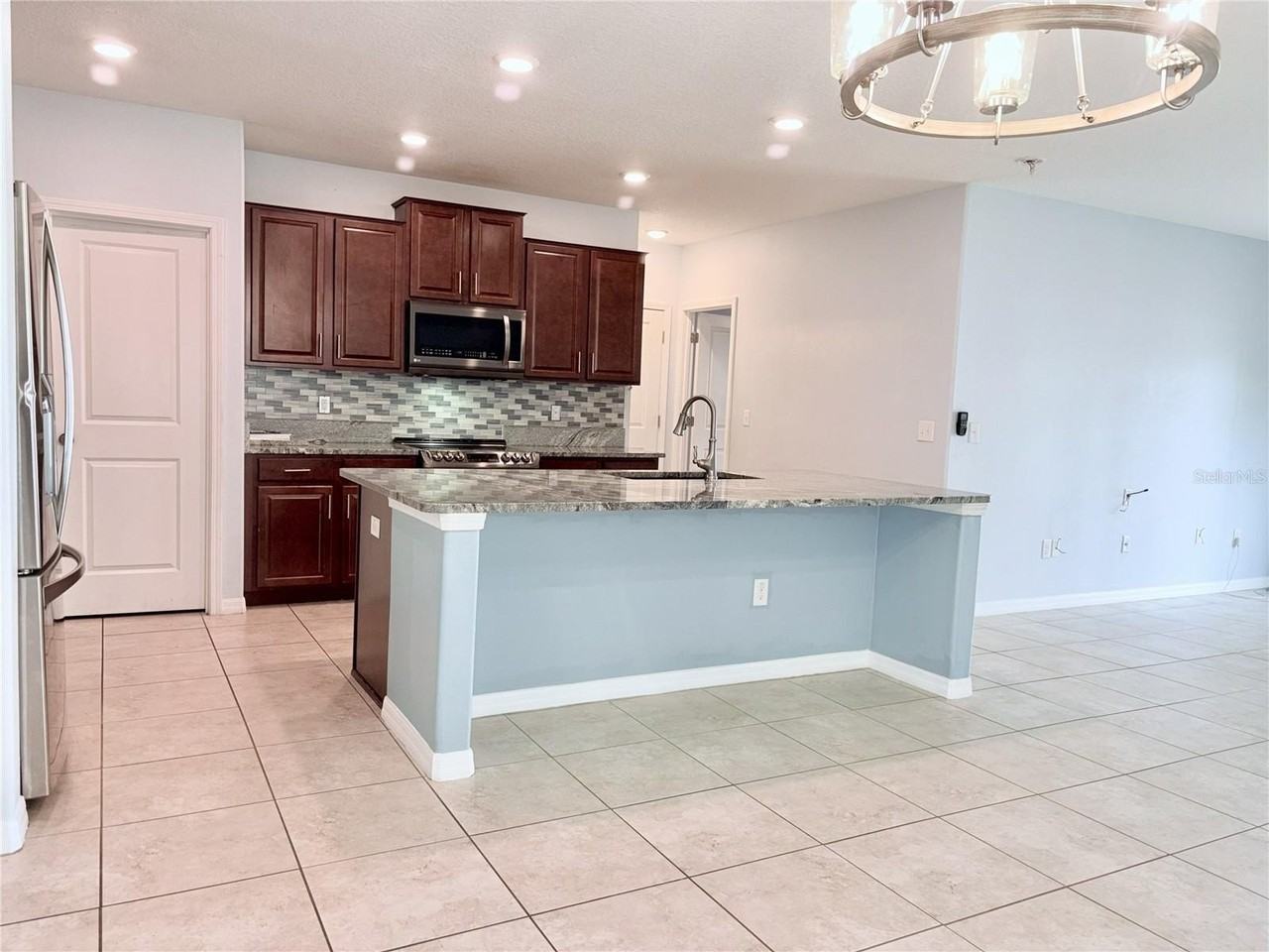 4935 Reflecting Pond Cir - Photo 6 of 41