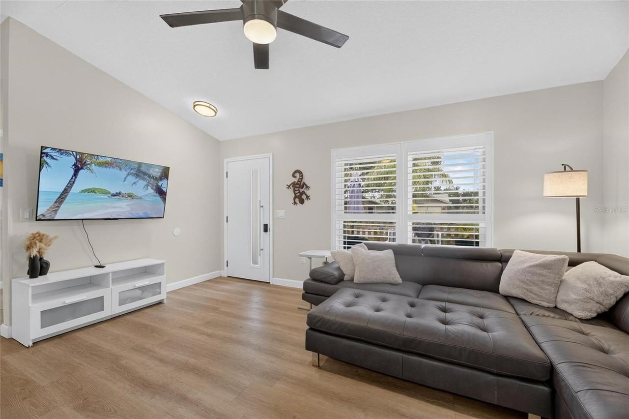 614 Stillview Cir - Photo 7 of 46