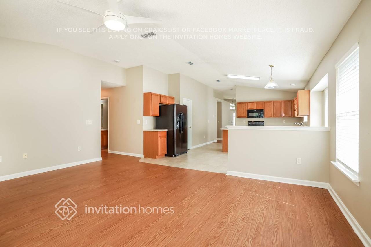 1807 Moss Creek Dr - Photo 5 of 17