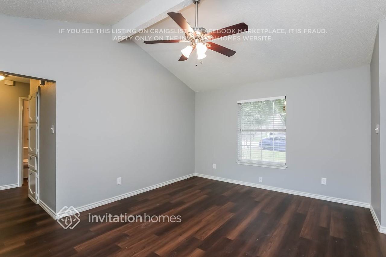 627 Plainview Dr - Photo 3 of 21