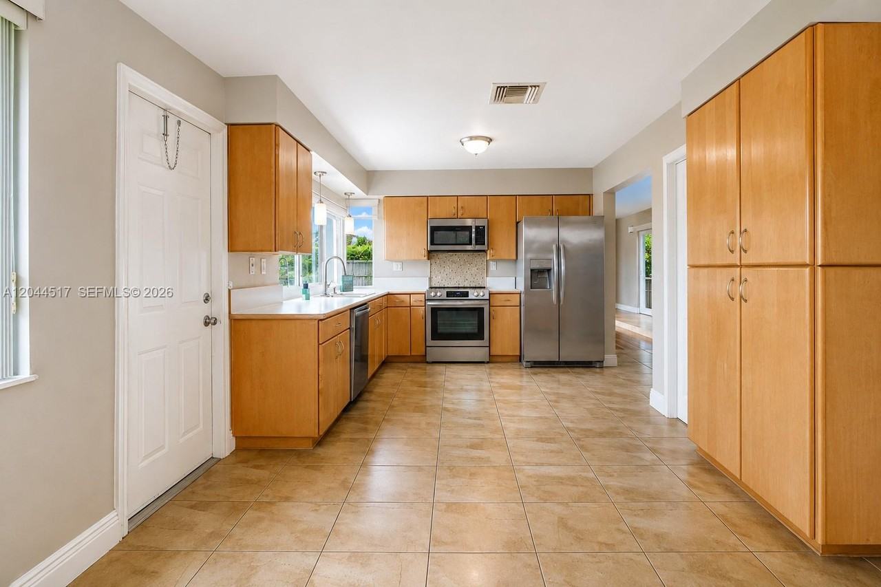 15445 Sw 99th Ave - Photo 4 of 8