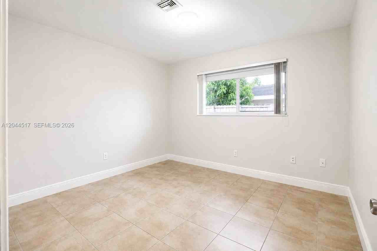 15445 Sw 99th Ave - Photo 7 of 8