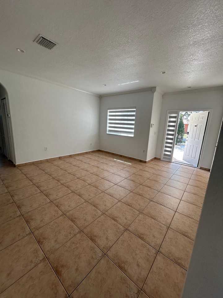 9117 Nw 169th St - Photo 2 of 8