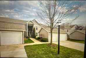 featured image of 1422 Fox Pointe Cir