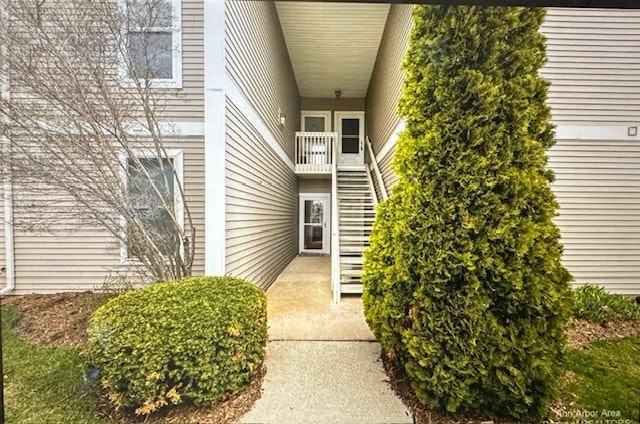 1422 Fox Pointe Circle - Photo 2 of 23