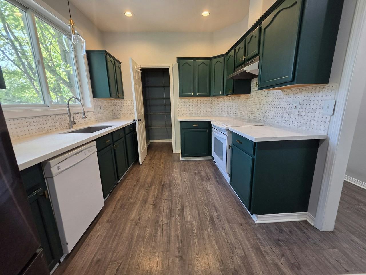 7490 SW Neptune Ct - Photo 6 of 26