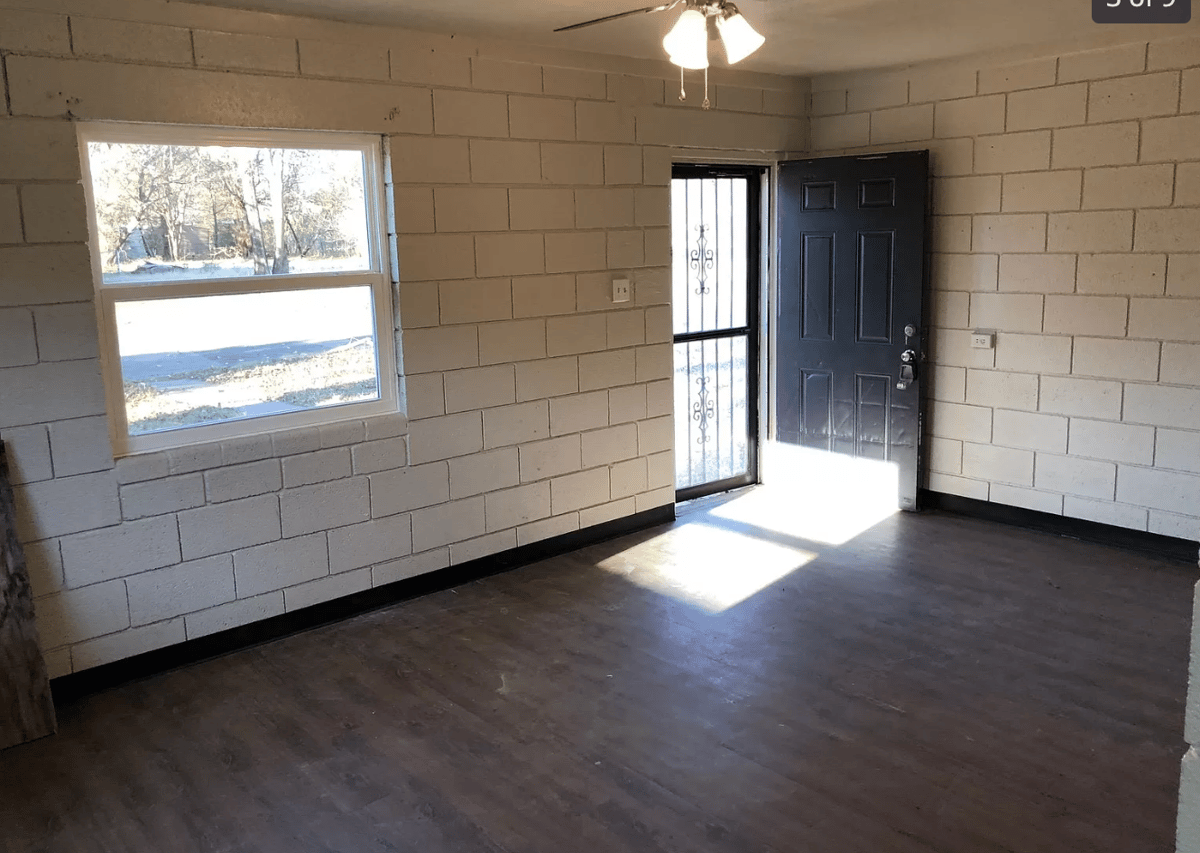 1013 Harlem Ave - Photo 3 of 11