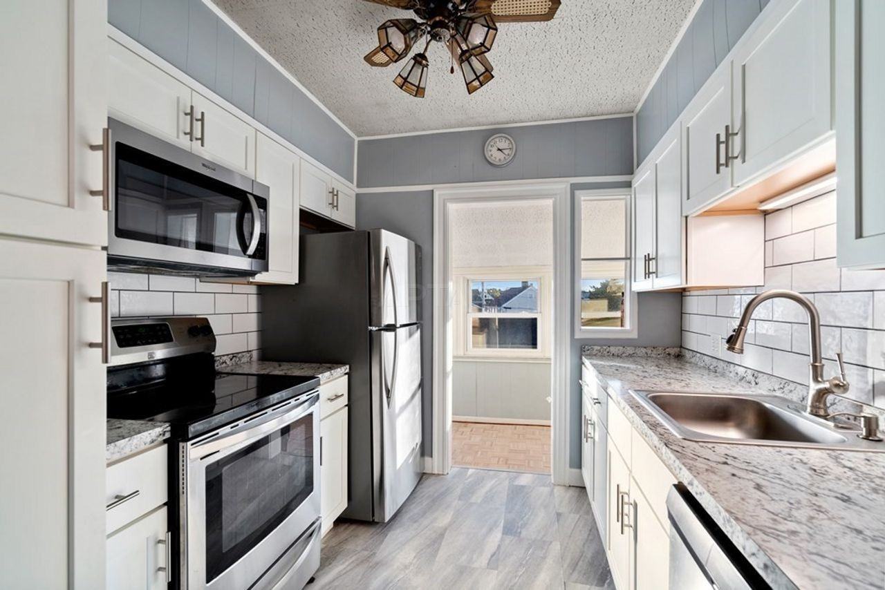 14 Windsor Rd #2 - Photo 4 of 16