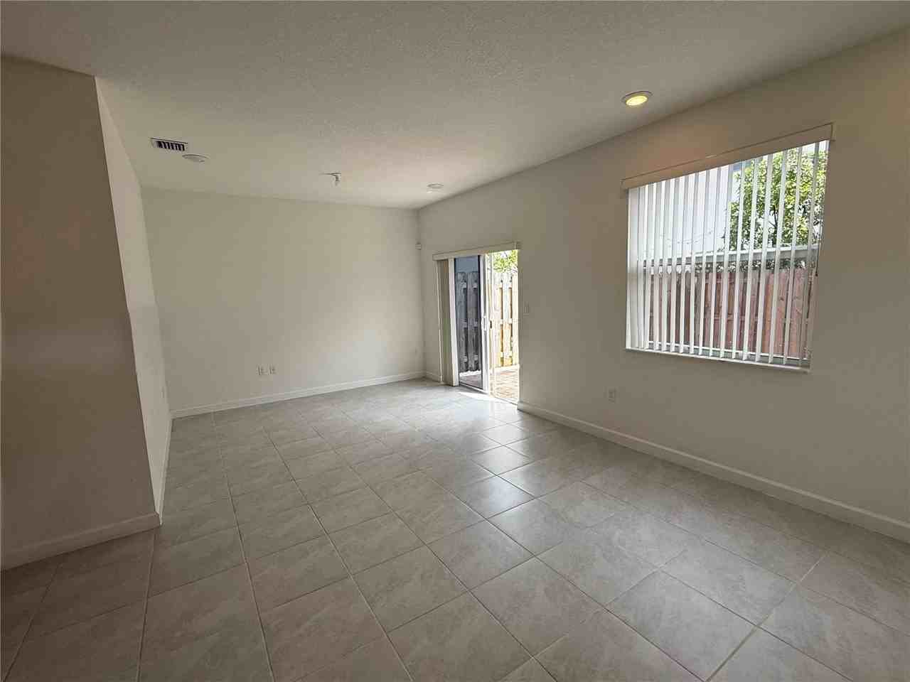 12845 Nw 24th Ave - Photo 4 of 8