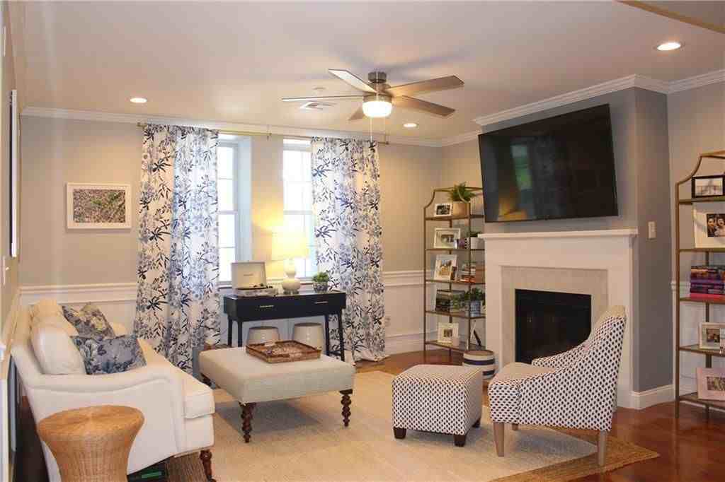 7 Mount Hope Ave ##204