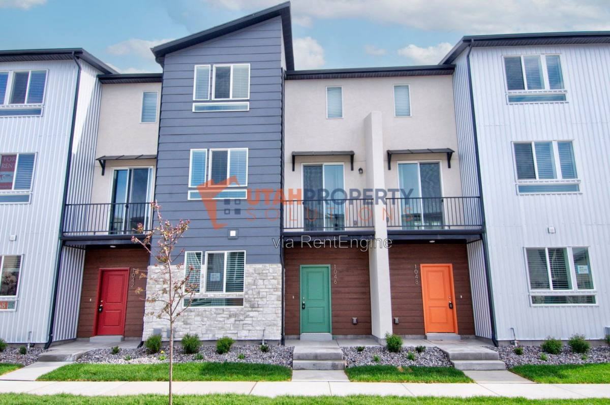 1046 W 430 S - Photo 2 of 10