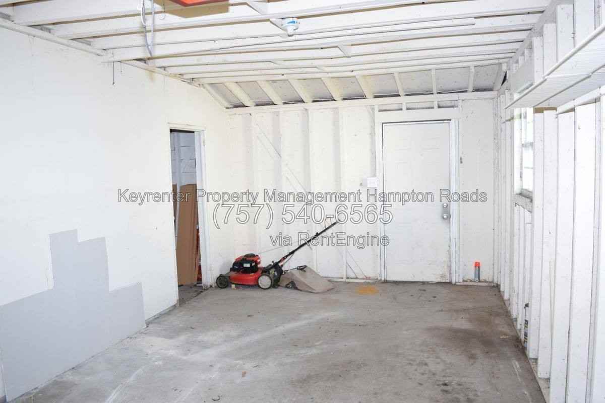 711 Marcus St - Photo 3 of 10