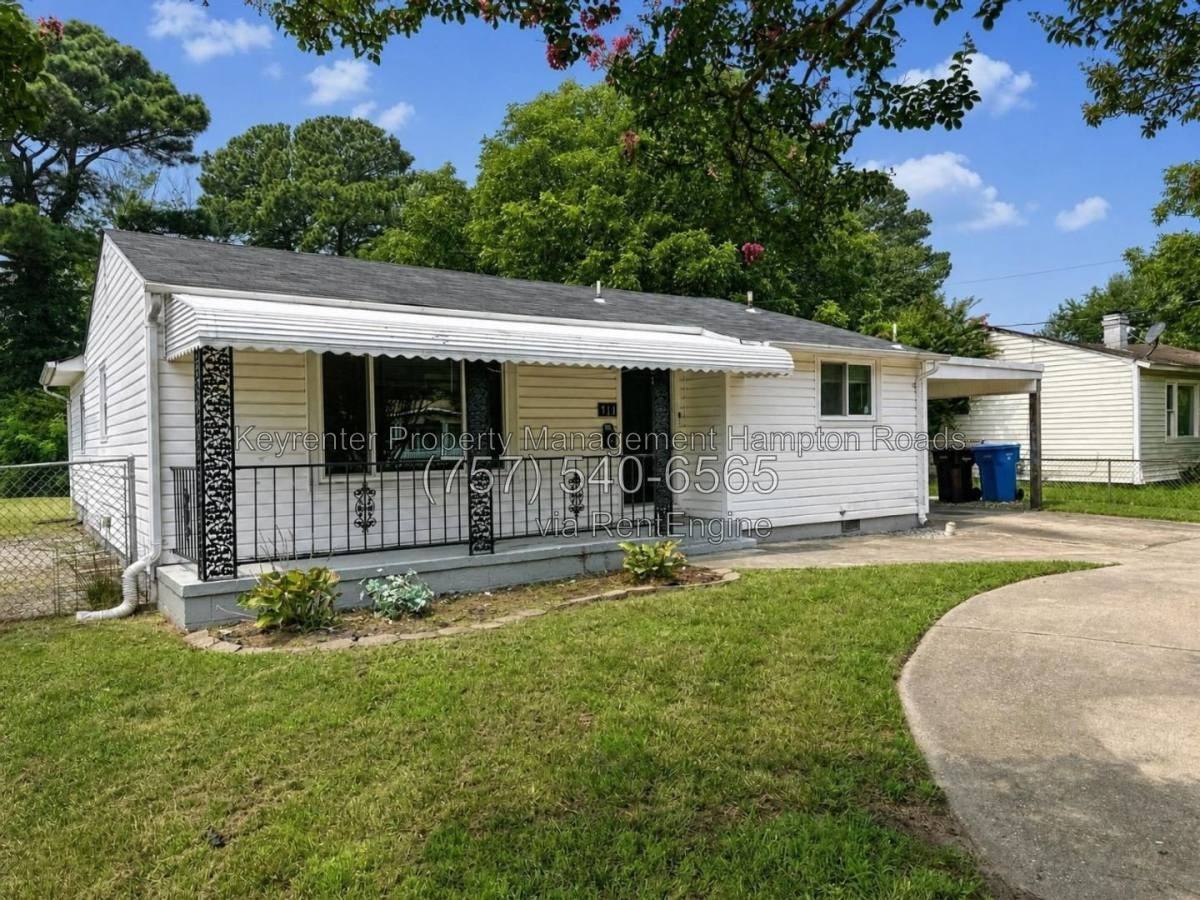 711 Marcus St - Photo 4 of 10