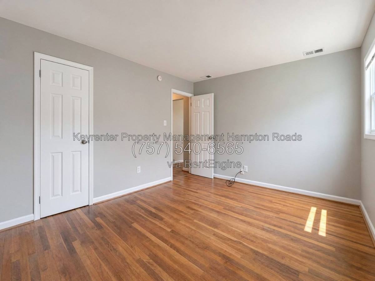 711 Marcus St - Photo 7 of 10