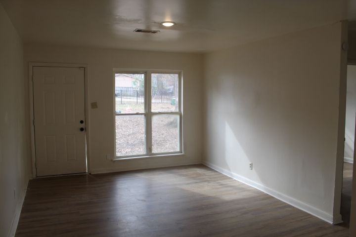 6 York Dr - Photo 2 of 20