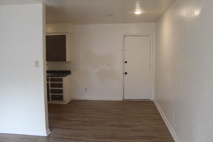 6 York Dr - Photo 4 of 20