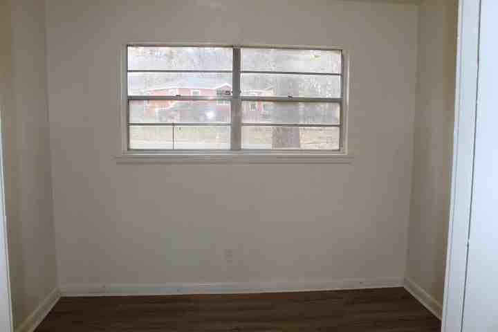 6 York Dr - Photo 7 of 20