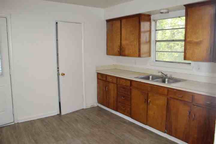 1 Sheffield Dr - Photo 4 of 23