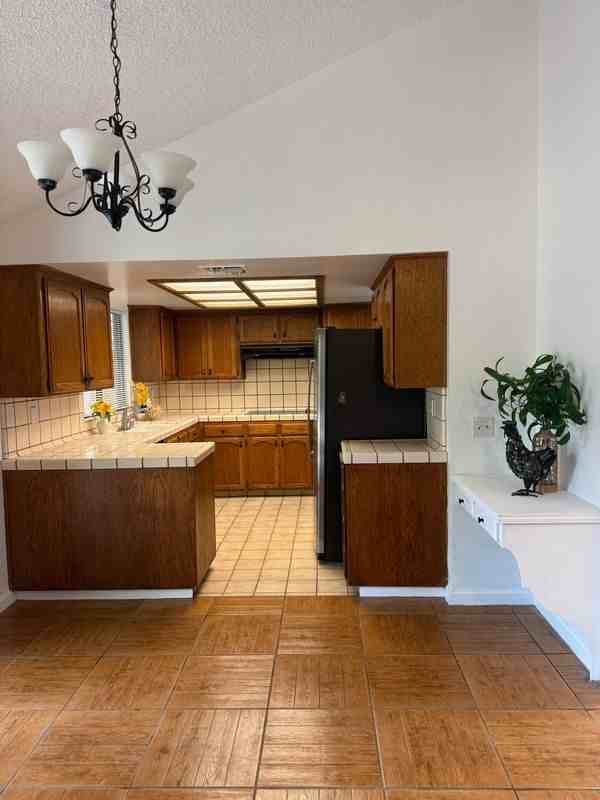 2704 Pinewood Dr - Photo 3 of 21