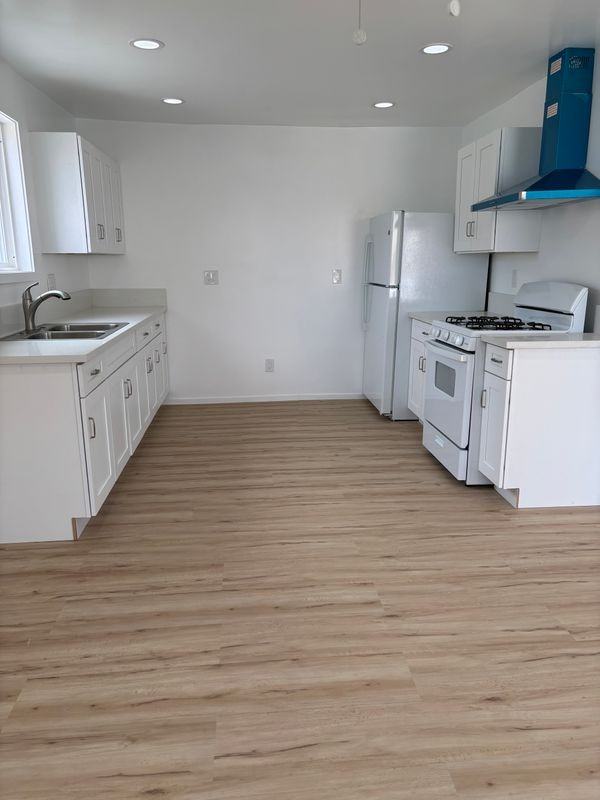 12437 Rose Ave - Photo 3 of 7