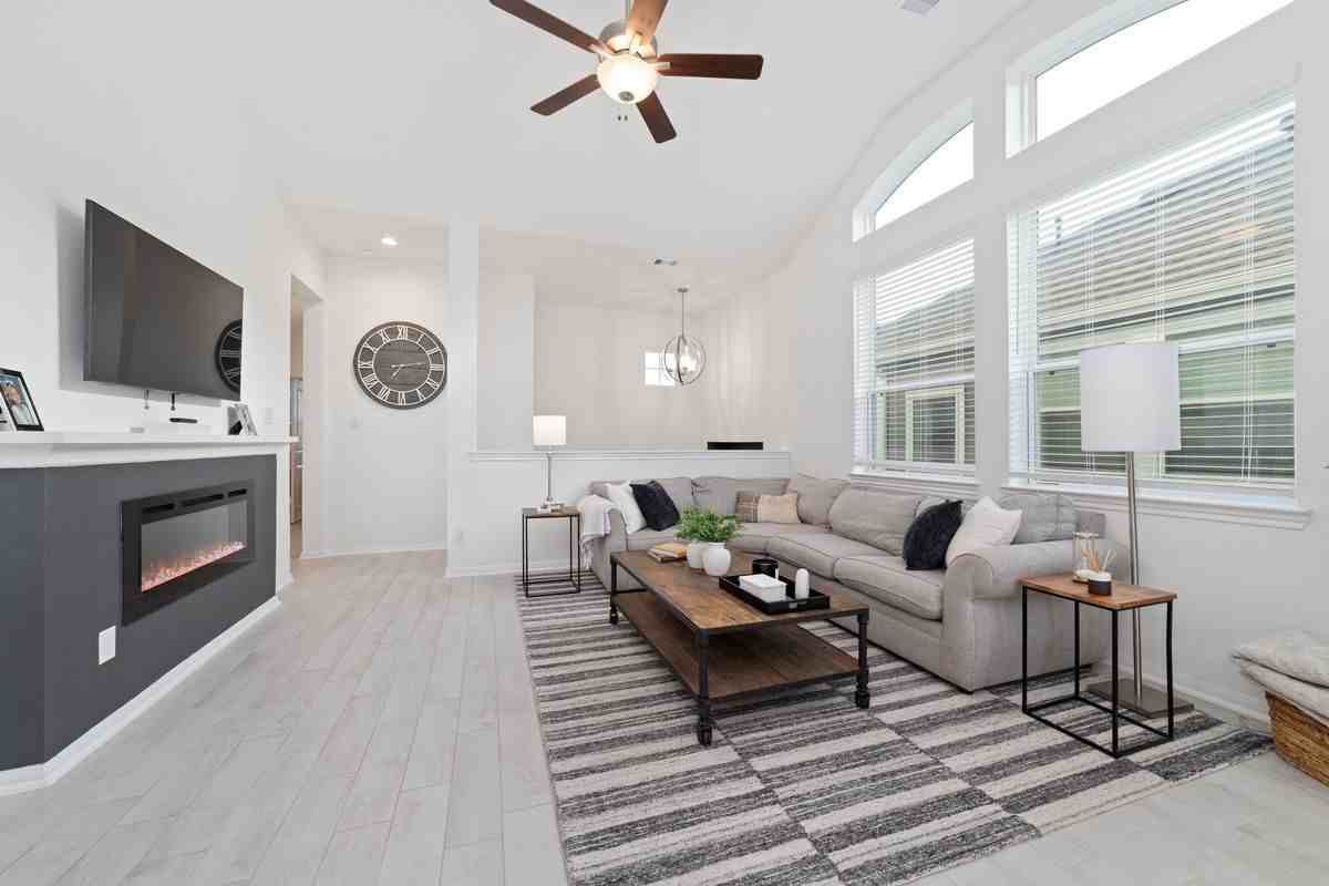 331 E Coralburst Loop - Photo 3 of 22
