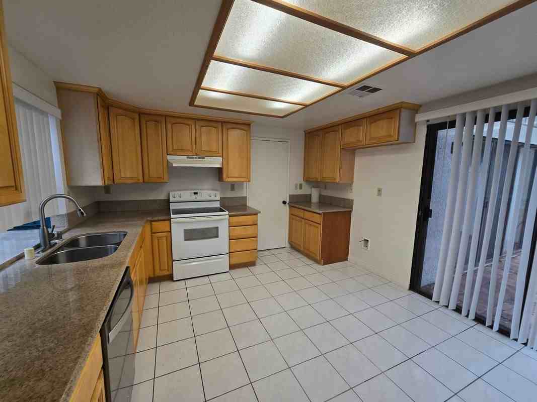 1405 Bodega Way ##1 - Photo 3 of 18