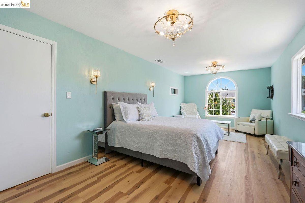 2269 Cypress Ave - Photo 4 of 33