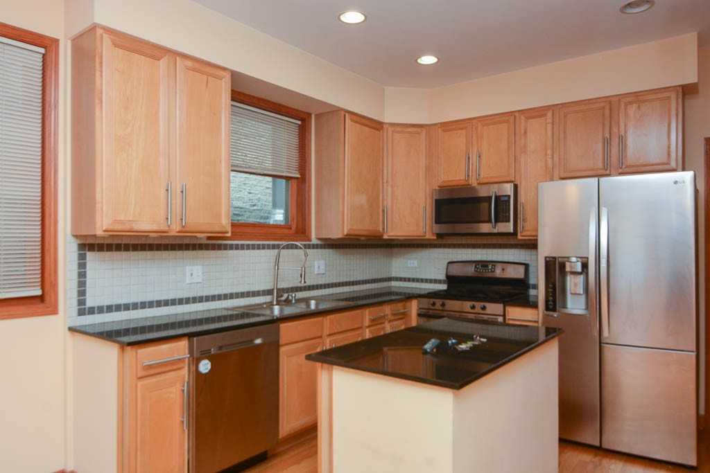 1720 W Augusta Blvd #1 - Photo 3 of 21