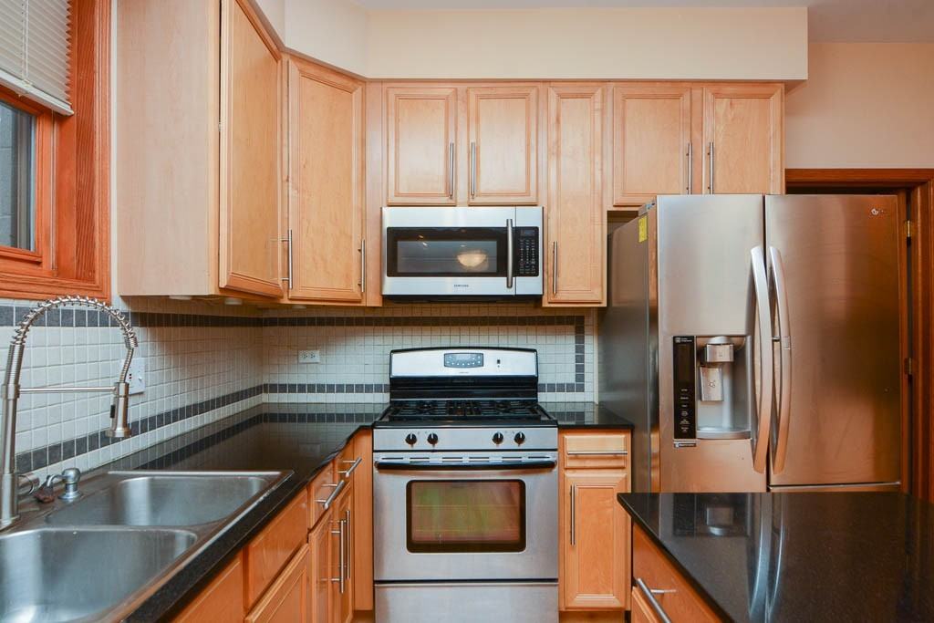 1720 W Augusta Blvd #1 - Photo 4 of 21
