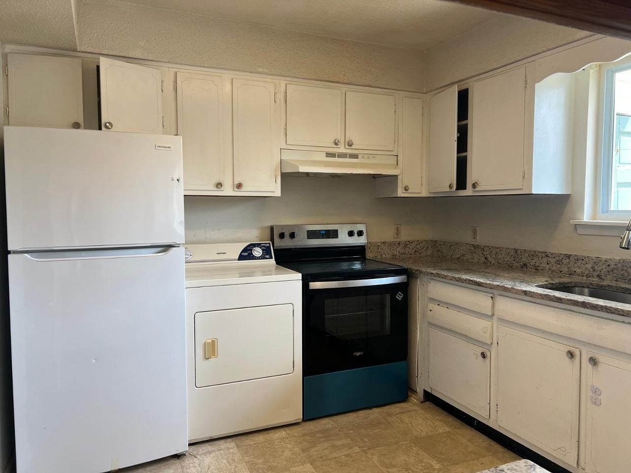 2343 Champion Ct - Photo 5 of 40
