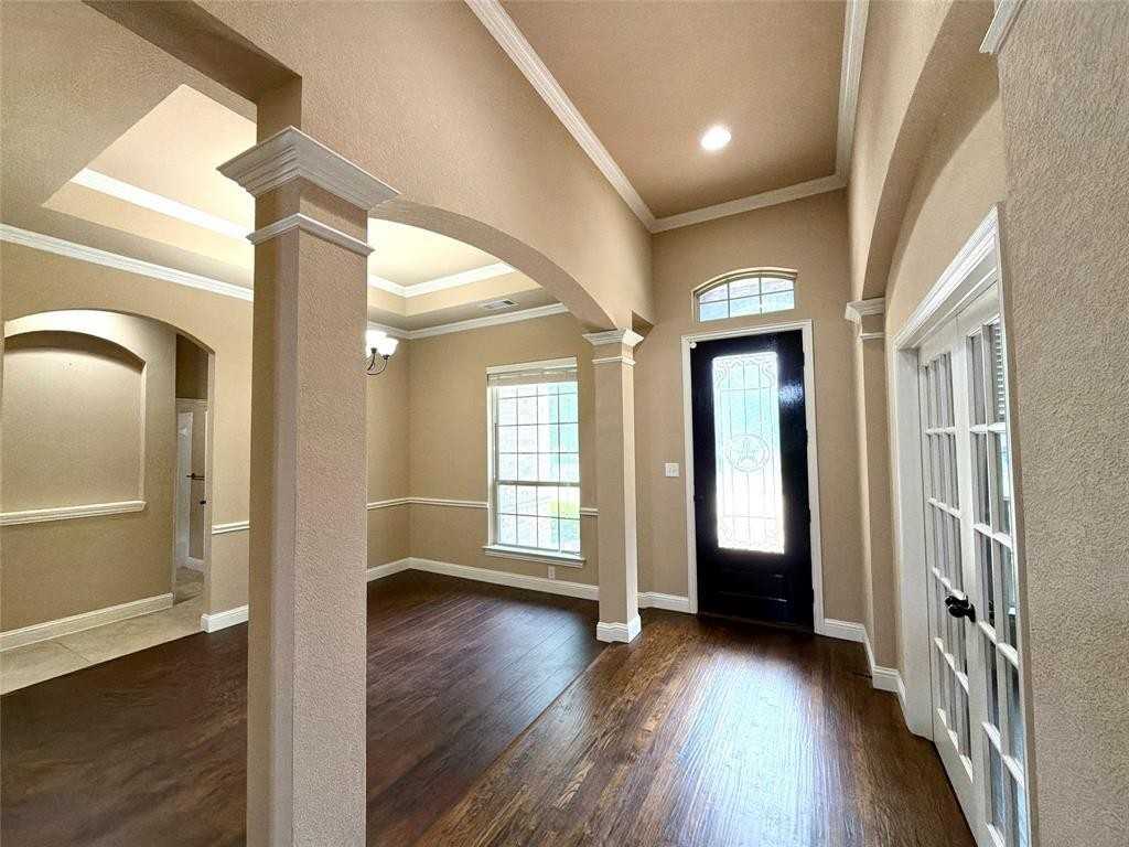 1731 Teakwood Dr - Photo 2 of 39