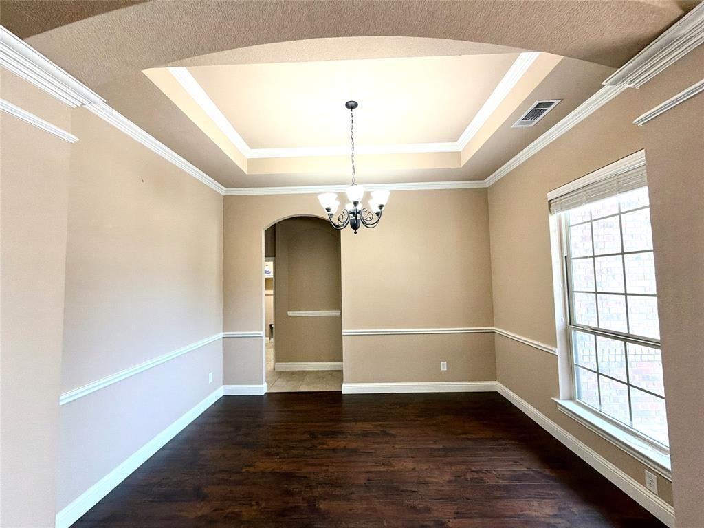 1731 Teakwood Dr - Photo 4 of 39