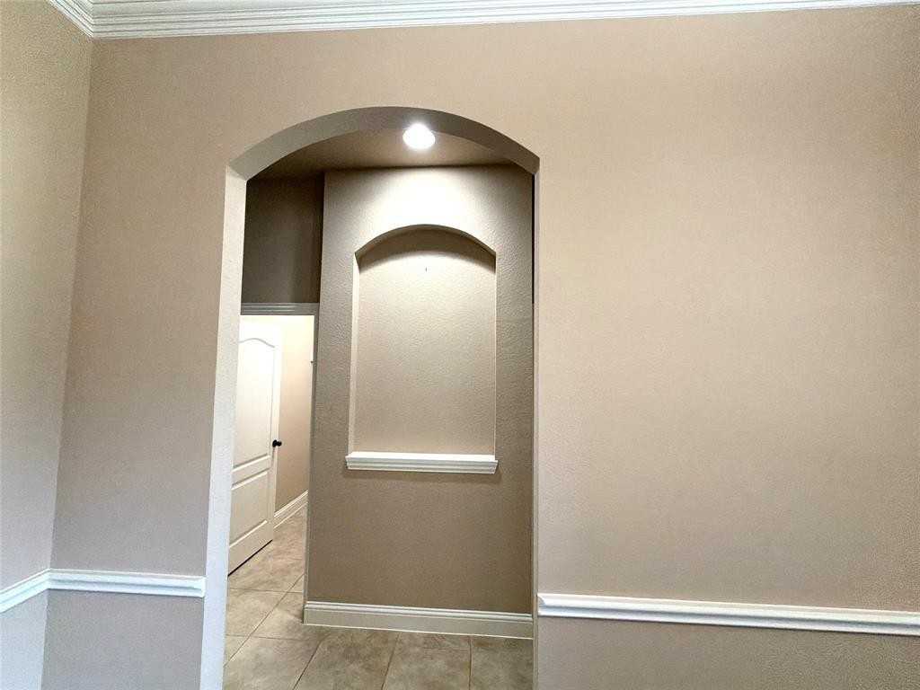 1731 Teakwood Dr - Photo 5 of 39