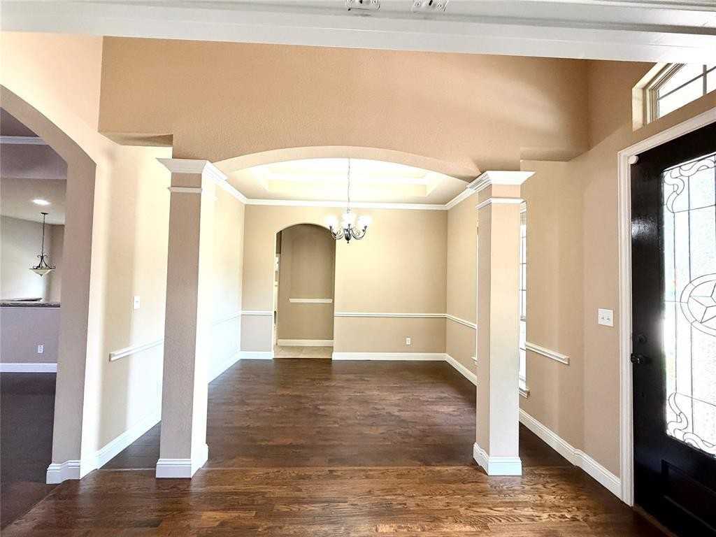1731 Teakwood Dr - Photo 6 of 39